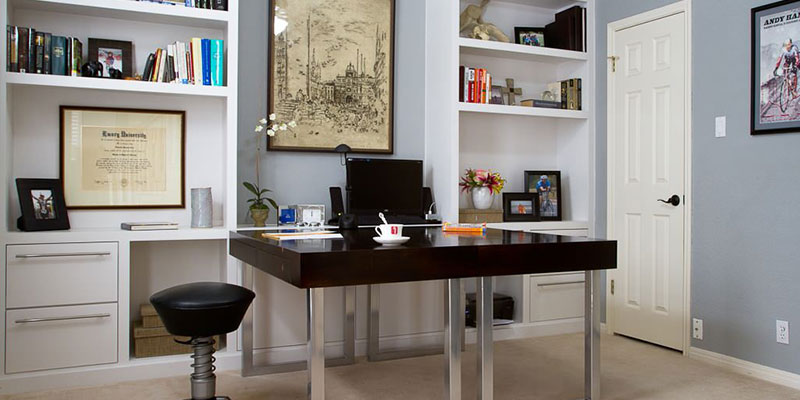 طراحی دکوراسیون دفتر کار در خانه - فضای کافی به اتاق کار اختصاص دهید
