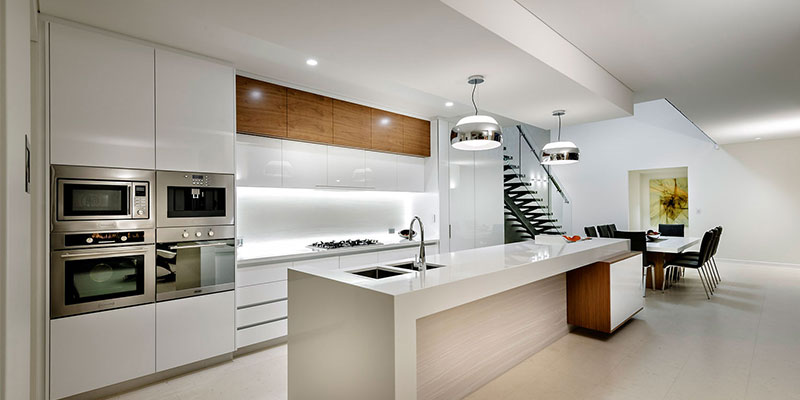 طراحی دکوراسیون مینیمال آشپزخانه - تاثیرگذاری نور در این نوع سبک چیست؟